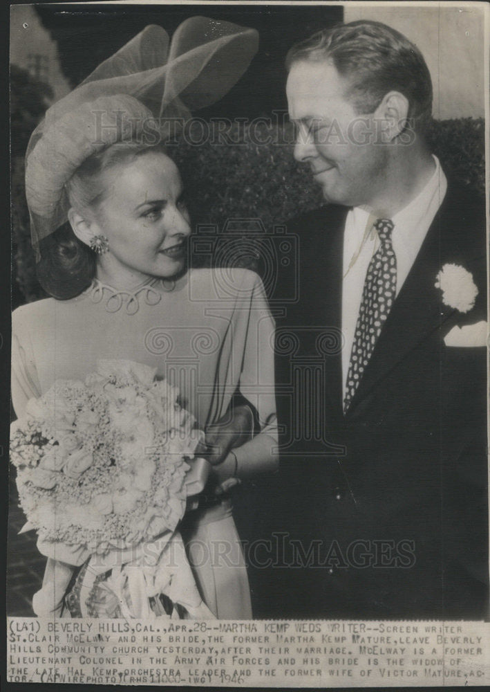 1946 Press Photo Screen writer St Clair McElway weds Martha Kemp Mature - Historic Images