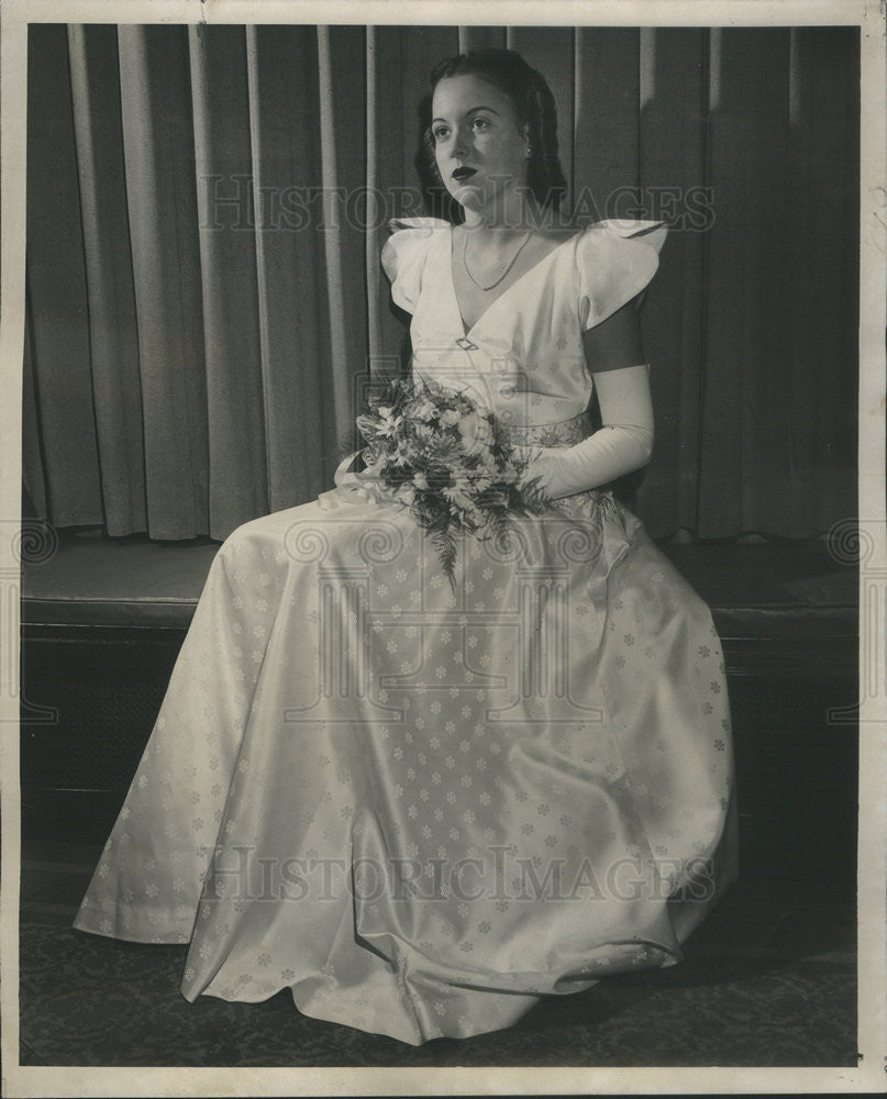 Undated Press Photo Bridal Photo of Nancy Madlenez - Historic Images