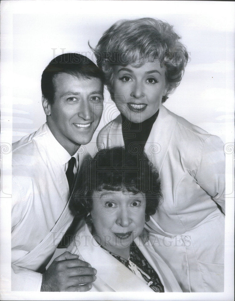 1965 Press Photo Cast of &quot;Many Happy Returns&quot; - Historic Images