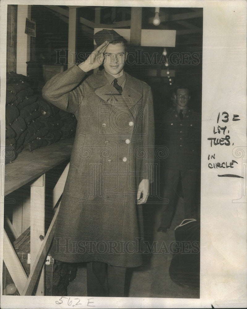 1940 Press Photo James Manning Reports For Military Duty At Fort Sheridan - Historic Images