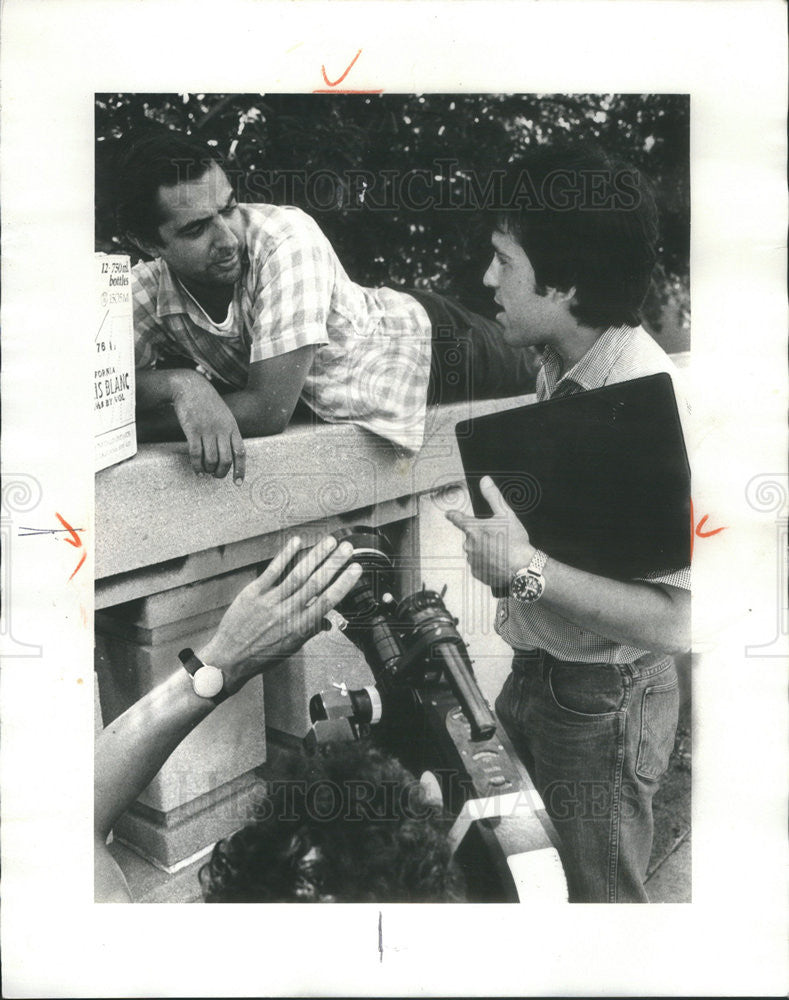 1976 Press Photo Actor Joe Mantegna and writer/director Sreve Elkins - Historic Images