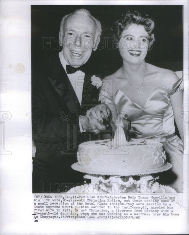 1960 Press Photo Thomas Manville Christina Erdlen Marriage Weddin Cake Cut - Historic Images