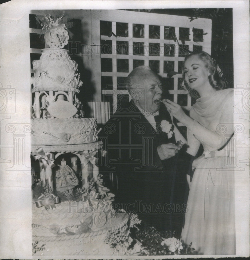 1957 Press Photo Tommy Manville Tenth Bride Pat Gaston Asbestos Heir Showgirl - Historic Images