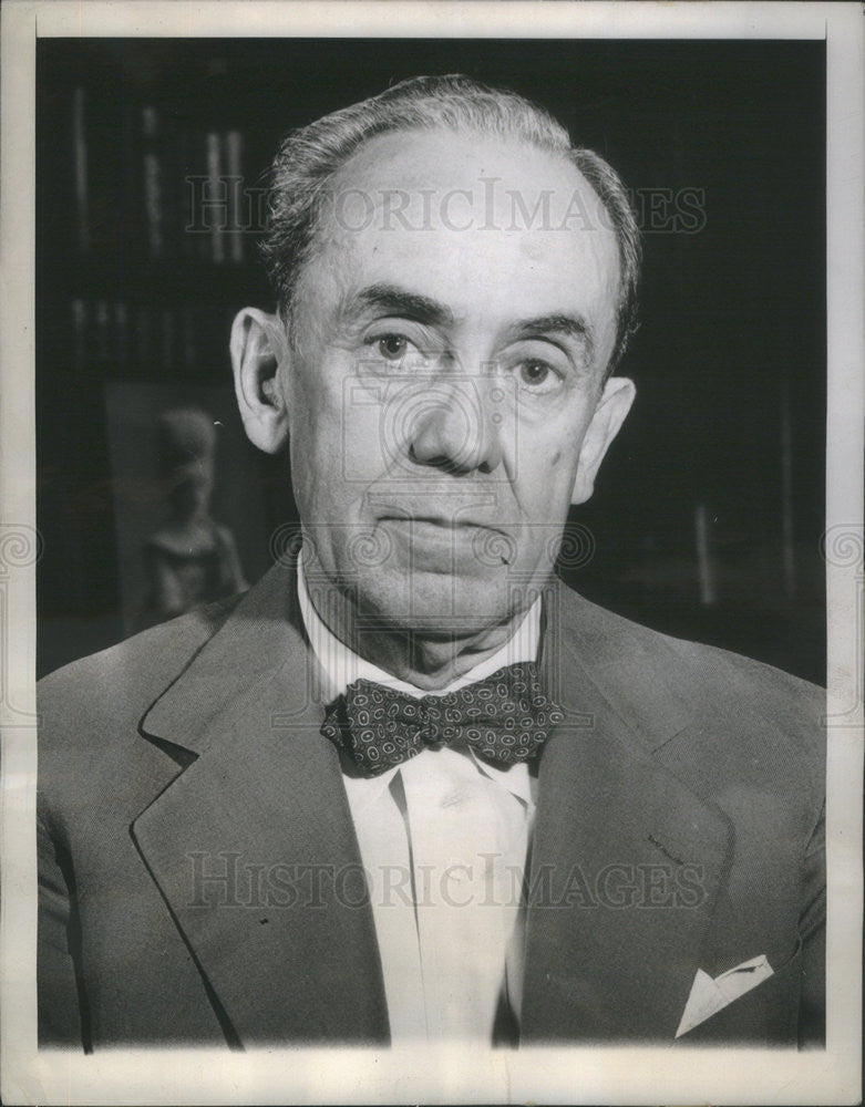 1943 Press Photo Robert Burns Mantle - Historic Images