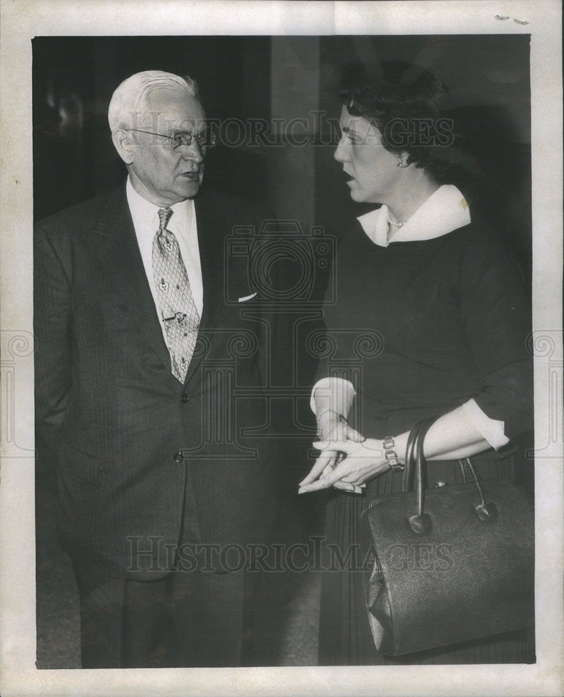 1956 Press Photo Tillman Lusk VP Director Lyric Opera Theater Carol Fox Court - Historic Images