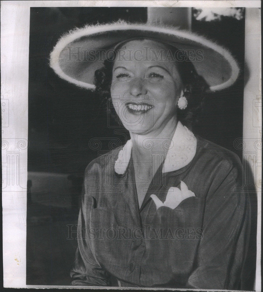 1953 Press Photo Mrs Johnson Murray Wife Of Gov OK Posing In Hot Springs VA - Historic Images