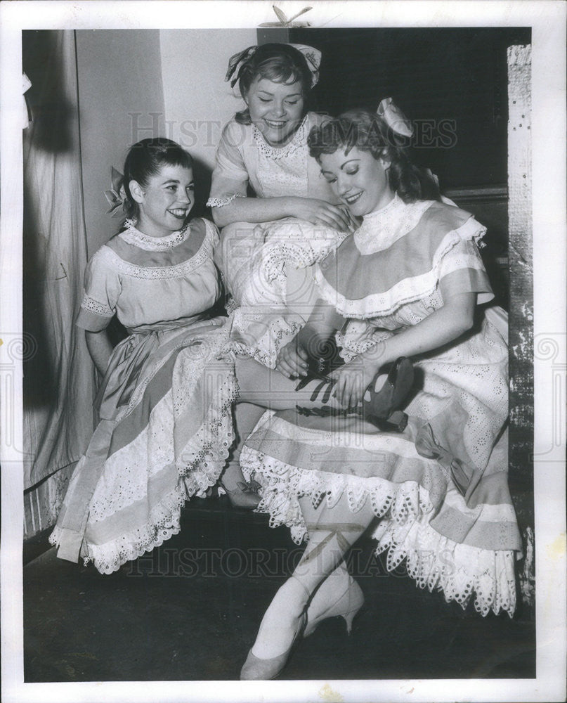 1959 Press Photo Jean Lyons, Mailyn Fisk,  Marissa Mason in &quot;The Music Man&quot; - Historic Images