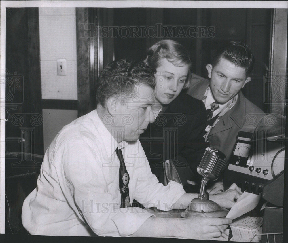 1950 Press Photo Charles Lynch,police dept radio announcer and-H club kids - Historic Images