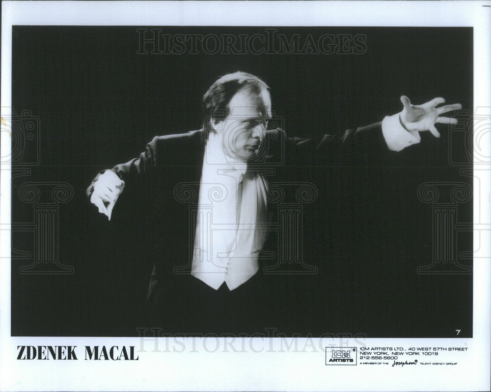 1995 Press Photo Zdenek Macal Conductor - Historic Images