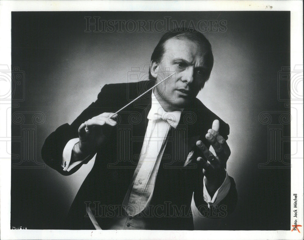 1995 Press Photo Zdenek Macal Symphony Conductor - Historic Images