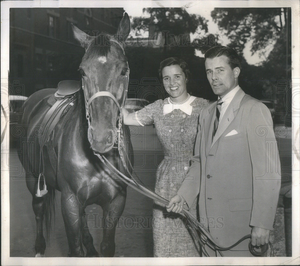 1959 Press Photo Mrs Ginerva Mitchell Chandler and A.D Plomodon III and a horse - Historic Images