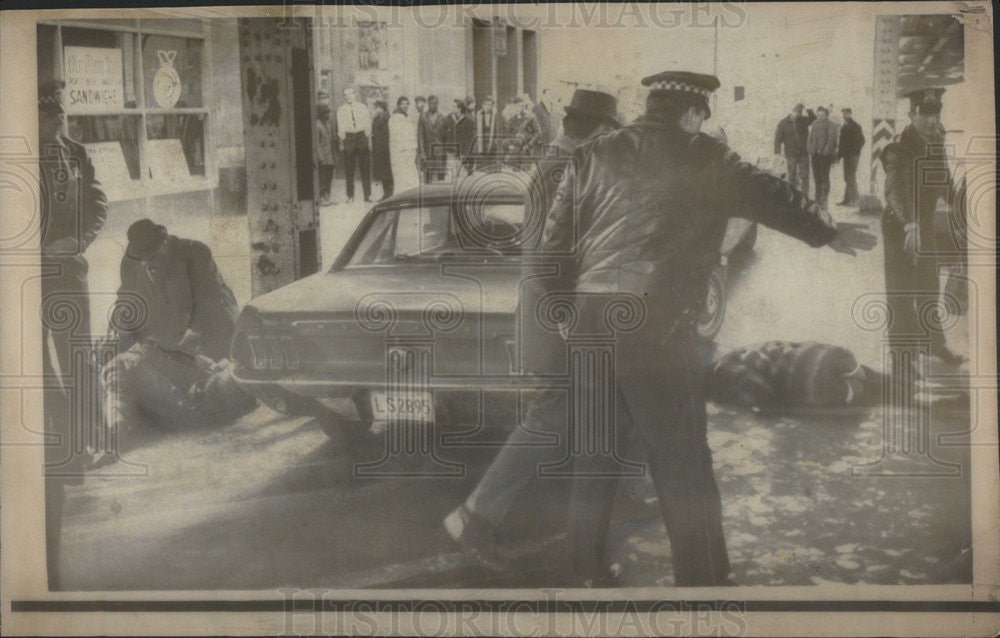1968 Press Photo Irma Cater Steve Newton Homicide Detective Rocco Rinaldi - Historic Images
