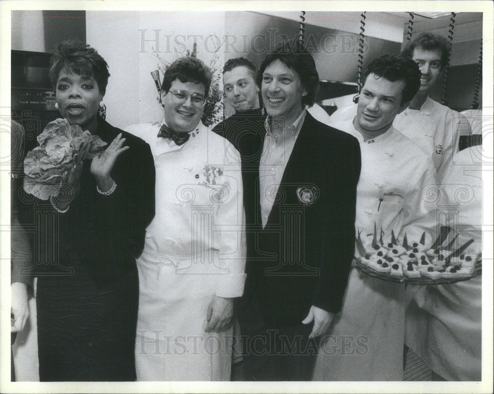 1989 Press Photo Entertainer Oprah Winfrey With Restauranteur Rich Mclman - Historic Images