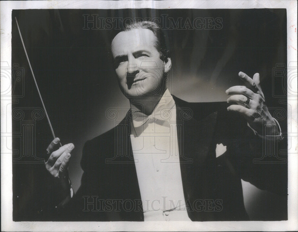 1958 Press Photo Conductor George Melachrino Performs &quot;The Melachrino Strings&quot; - Historic Images