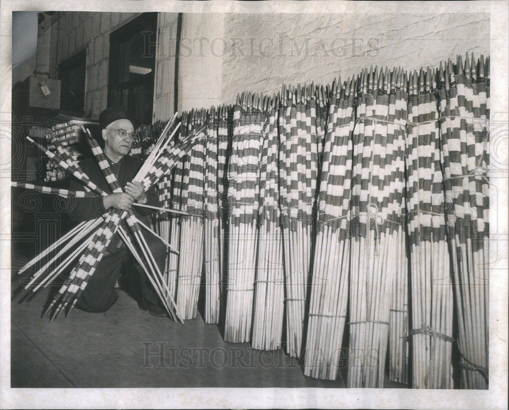 1962 Press Photo John Melas Sorts Flags That Will Be Used A Chicago Polling Site - Historic Images