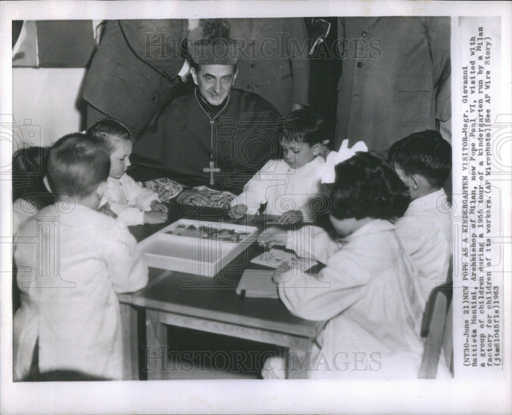 1963 Copy of 1955 Press Photo Pope Paul VI Visiting Milan Factory Children - Historic Images