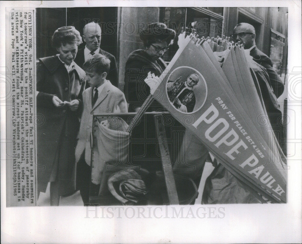 1965 Press Photo New York&#39;s Fifth Avenue prepares for visit by Pope Paul VI - Historic Images