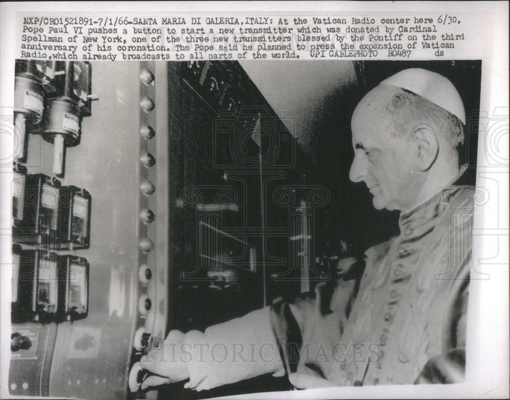 1966 Press Photo Pope Paul VI At Vatican Radio Center Pressing Button - Historic Images