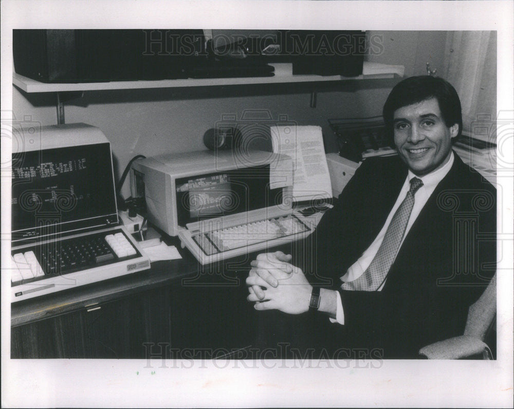 1988 Press Photo Frank Patzke of the Chicago Corp - Historic Images