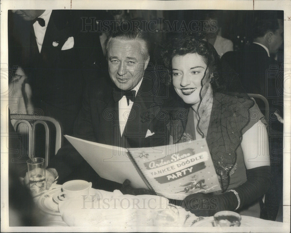 1943 Press Photo Arden Shore Yankee Doodle Ball Mr Mrs Grier Patterson Attend - Historic Images