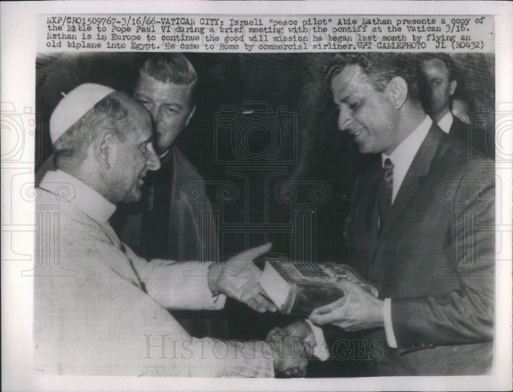 1966 Press Photo Israeli peace pilot Able Nathan and Pope Paul VI - Historic Images