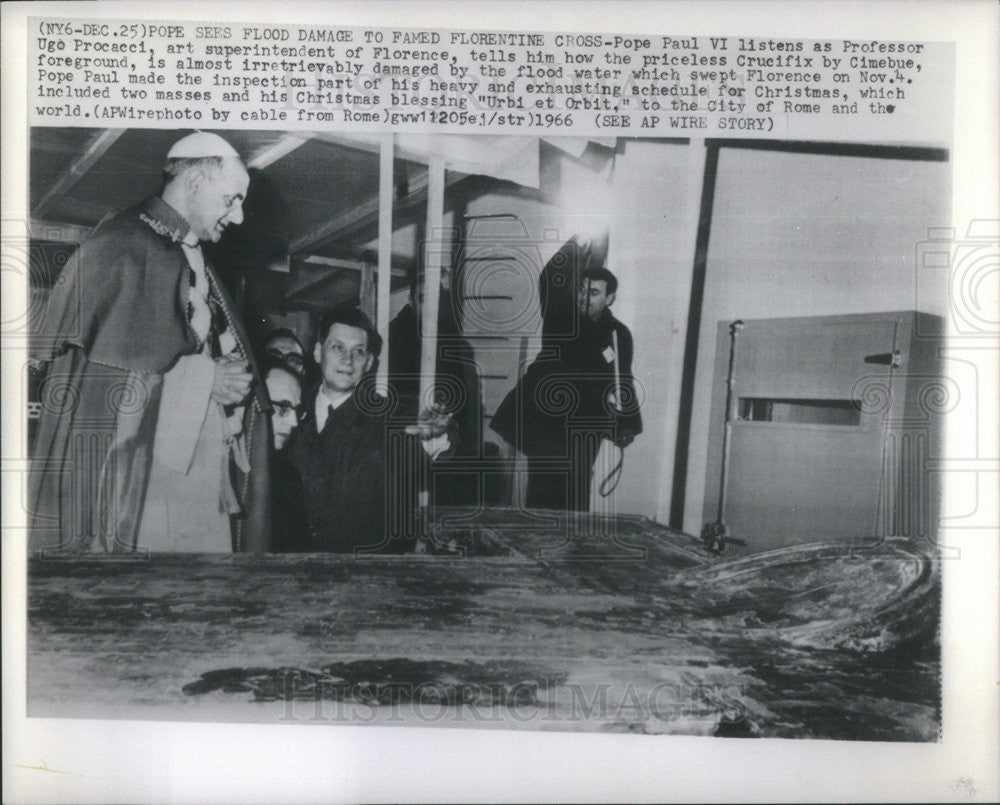 1966 Press Photo Pope Paul VI and cross damaged by floods - Historic Images