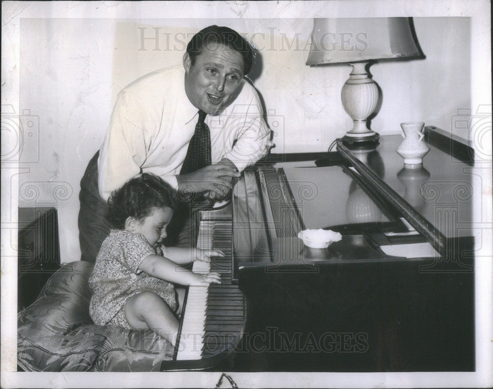 1947 Press Photo Brian plays piano accompaniment for his dad, Christopher Lynch - Historic Images