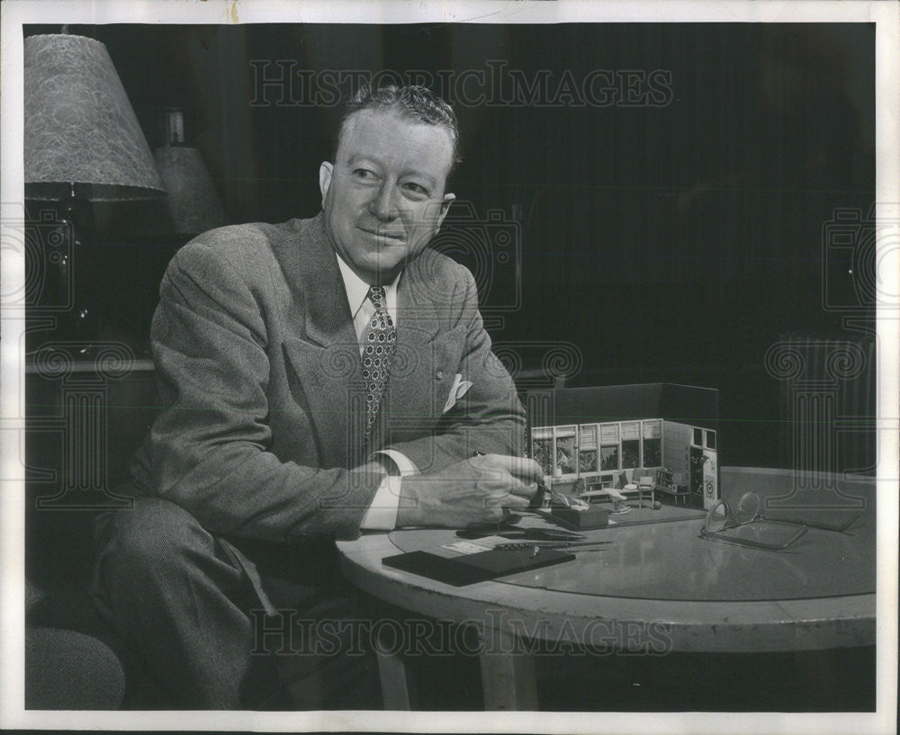 1951 Press Photo Paul macallister of plan a room and Interior decoration - Historic Images