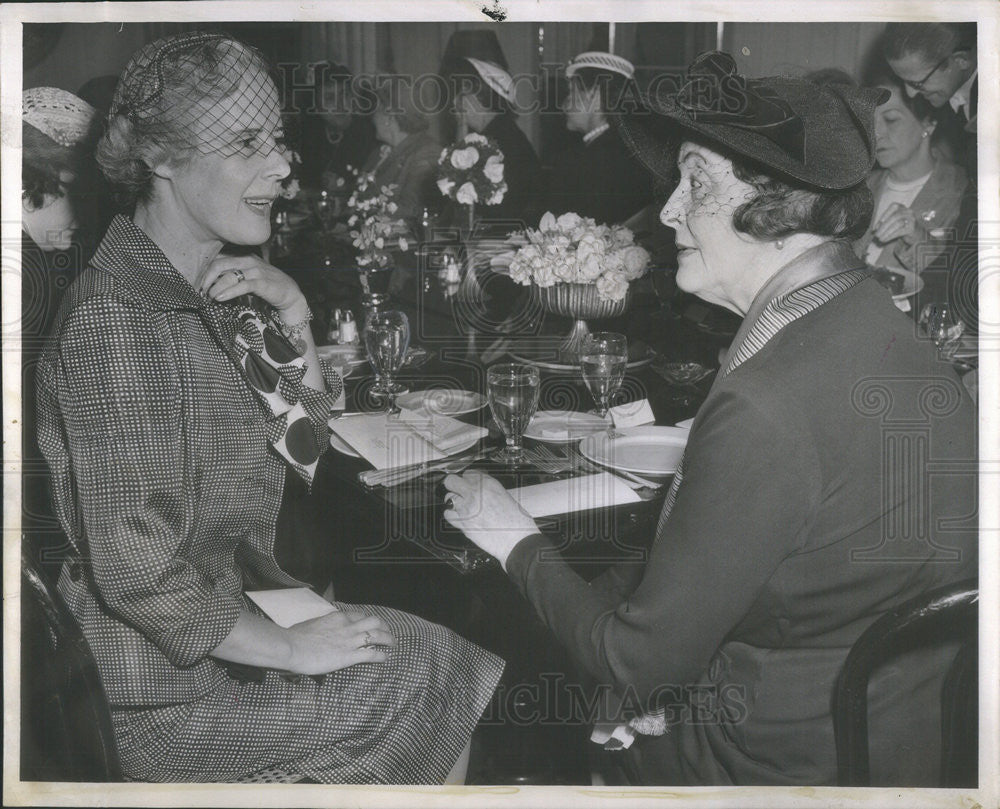 1953 Press Photo Mrs. George Nixon Mrs. Wolf members board Illinois Children&#39;s - Historic Images