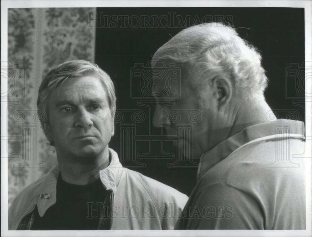 1971 Press Photo Actors George Kennedy Leslie Nielsen Drake&#39;s Castle Sarge - Historic Images