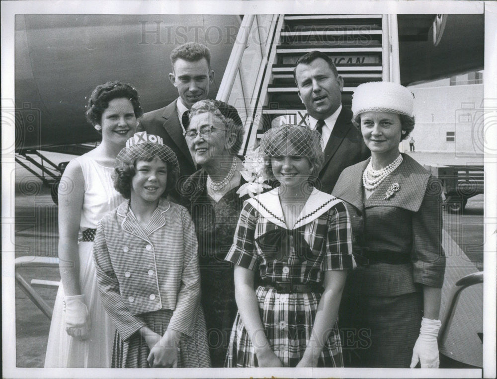 1960 Press Photo Vice President Nixon&#39;s family at O&#39;Hare Field - Historic Images