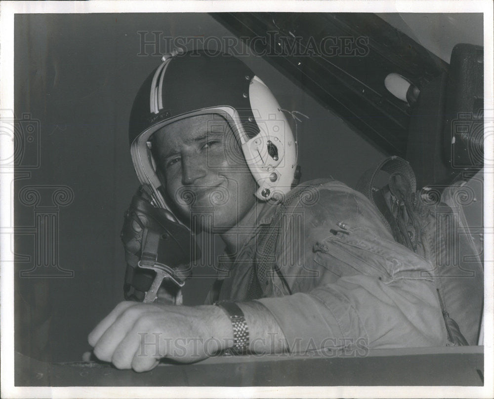 1966 Press Photo Air Force Captain C. Glen Nix Floridan Hanoi Bridge - Historic Images