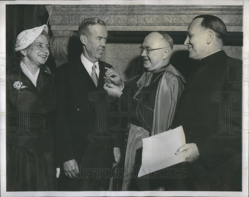 1952 Press Photo Cardinal Spellman Laetare Medal Thomas E. Murray New York - Historic Images