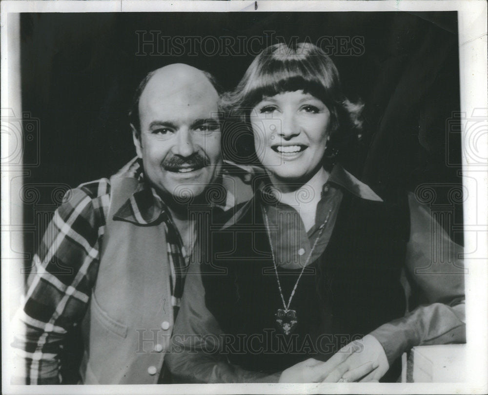 1976 Press Photo Lorenzo &amp; Henrietta Music Variety Show B&amp;W TV Couple Actor - Historic Images