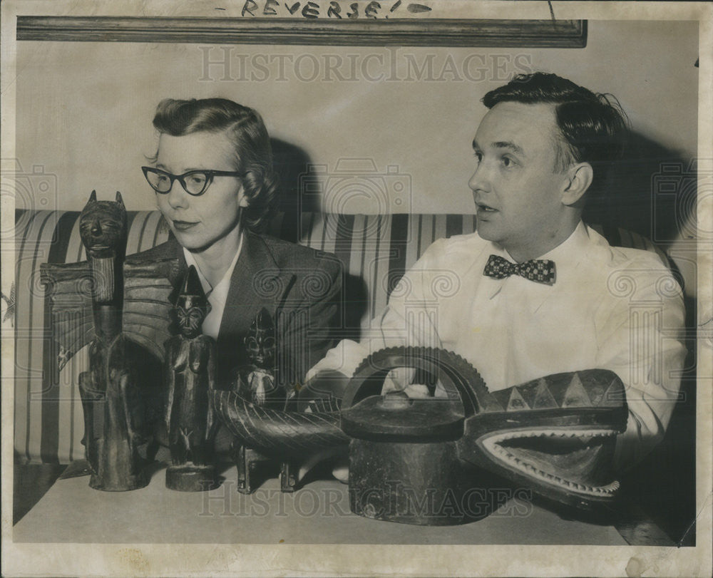 1951 Press Photo Anthropologist Robert A. &amp; Anita Lystead African Wood Carvings - Historic Images