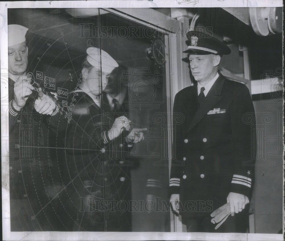 1957 Press Photo John Murphy USS Outpost Skipper Harry Sheyney Chris Hoober - Historic Images