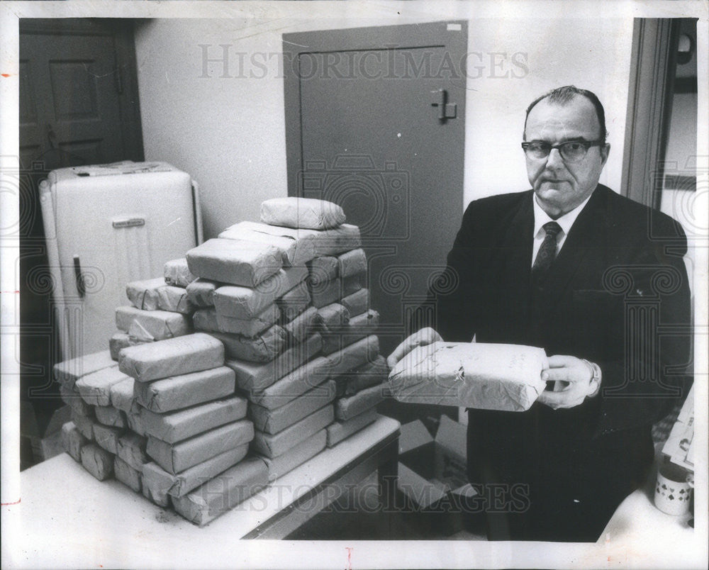 1968 Press Photo Police chief Chief Edward Naydack Holding Marijuana Package - Historic Images