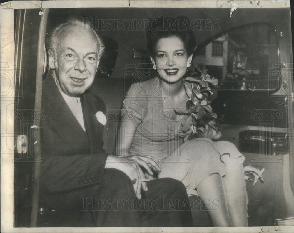 1943 Press Photo Tommy Manville and Macie Marie &quot;Sunny&quot; Ainsworth - Historic Images