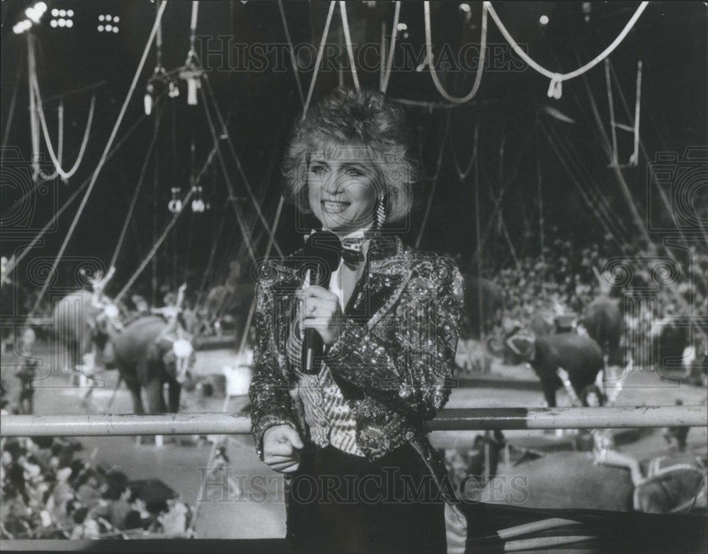 1987 Press Photo Barbara Ann Mandrell Ringling Bross Barnum Bailey Circus Host - Historic Images