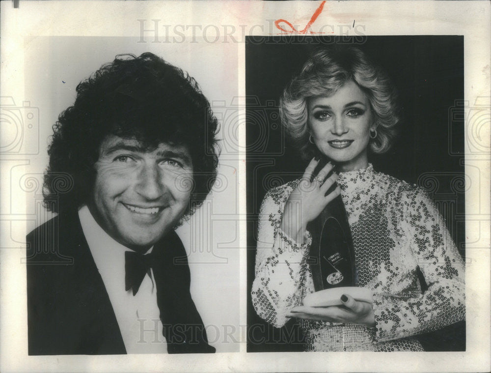 1981 Press Photo Barbara Mandrell With Mac Davis Host Country Music Association - Historic Images