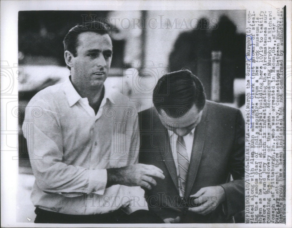 1965 Press Photo Jack Murphy Alan Kuhn Roger Clark Convict India Sapphire Steal - Historic Images