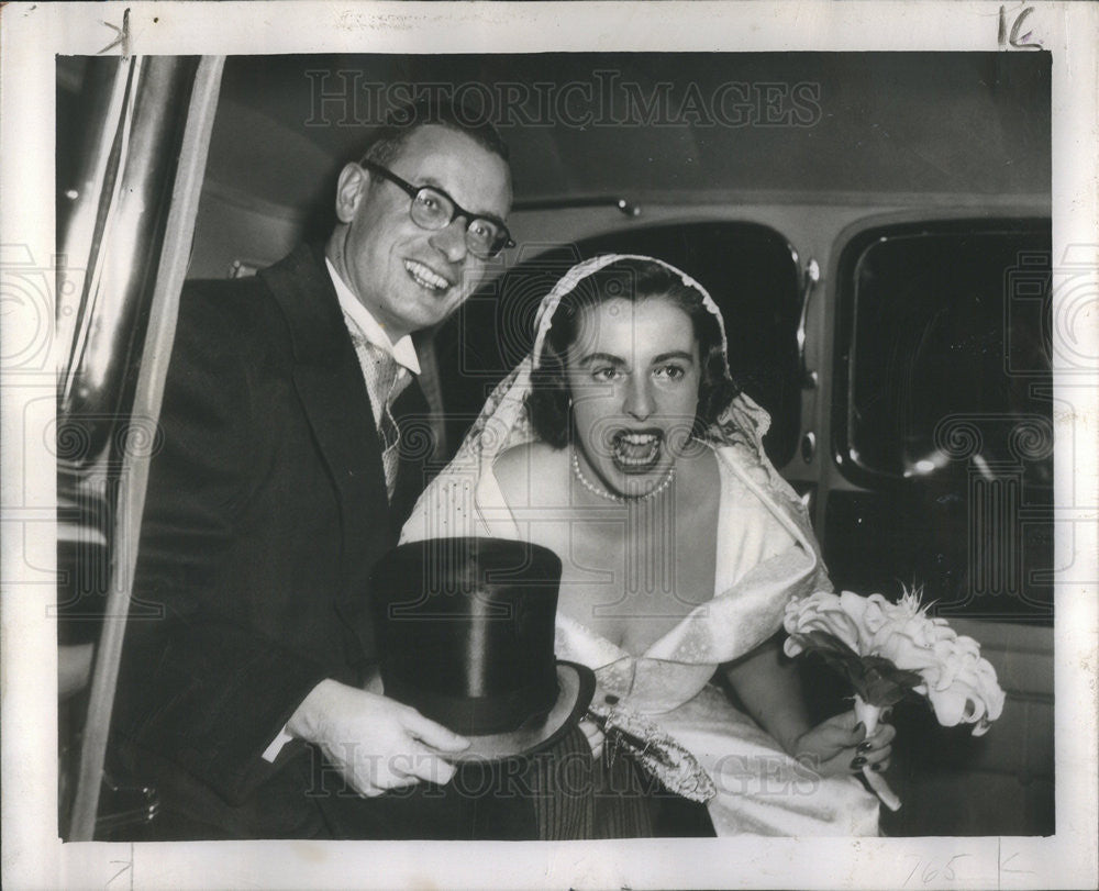 1950 Press Photo Mr. &amp; Mrs. Walter Luscher Wedding at Fourth Presbyterian Church - Historic Images