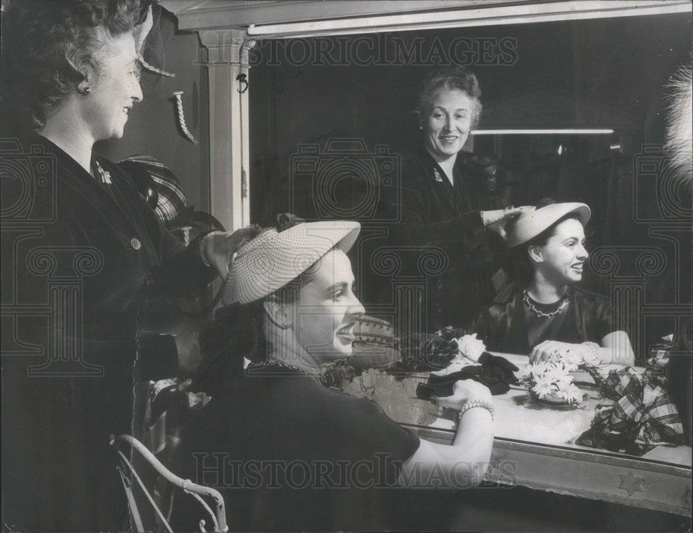 1951 Press Photo Mrs. Walter Luscher - Historic Images