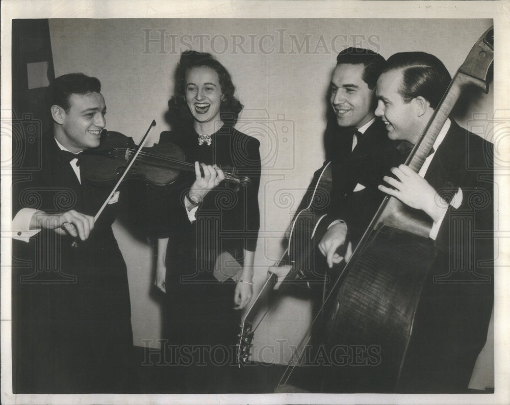 1942 Press Photo Larry Lester, Maestro Of The &quot;Leading Men&quot; &amp; Singer Kay Dare - Historic Images