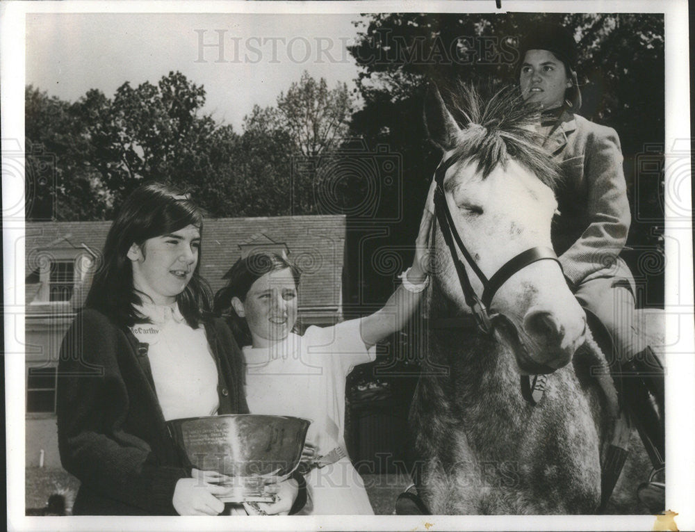 1968 Press Photo Kennedy Daughters Margaret &amp; Courtney McCarthy Horse Show - Historic Images