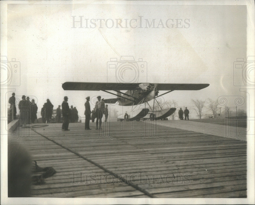 1930 Press Photo Capt Lewis Yancey aboard converted land plane from Bermuda to NY - Historic Images