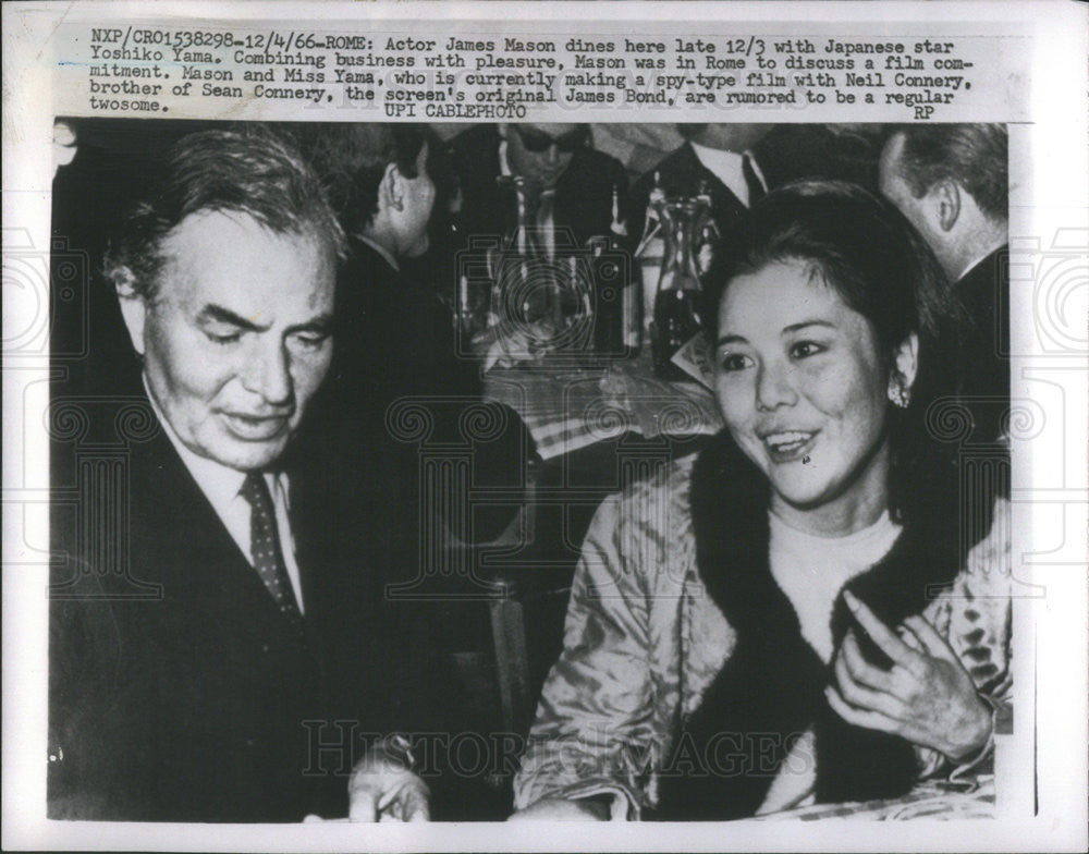 1966 Press Photo Actor James Mason  &amp; Japanese Actress Yoshiko Yama Rome Italy - Historic Images