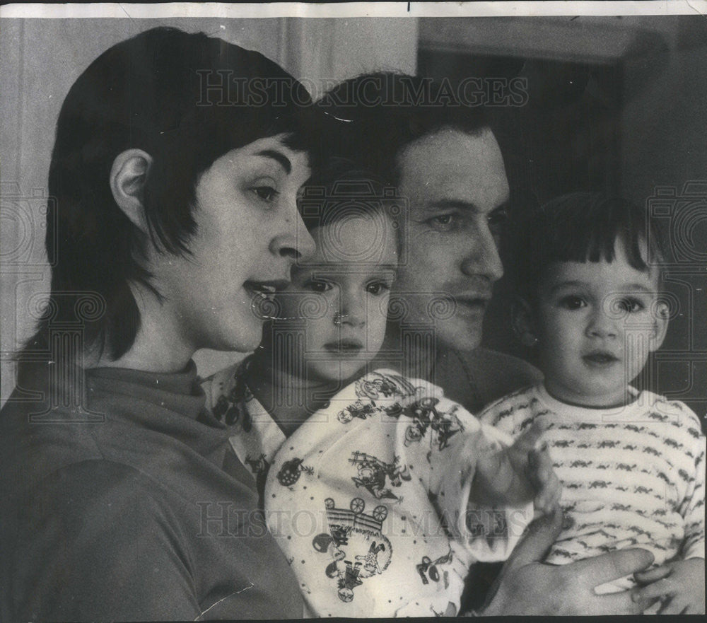 1973 Press Photo Chicago Policewoman Angela Schreiner Family Maternity Trial - Historic Images