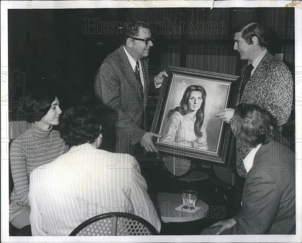 1974 Press Photo The 7+7 Art Exhibit Riccardo&#39;s Restaurant Including Stu Schmidt - Historic Images