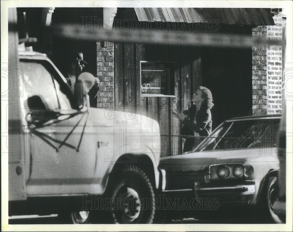 1984 Press Photo Eagle Nest Tavern Hostage - Historic Images